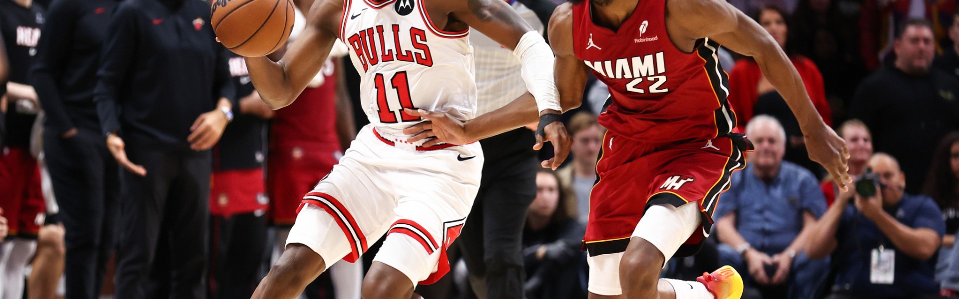 耀世娱乐-多苏穆29+8+9阿德巴约21+11 公牛战胜热火结束三连败