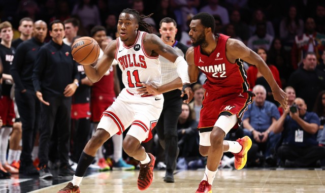 耀世娱乐-多苏穆29+8+9阿德巴约21+11 公牛战胜热火结束三连败